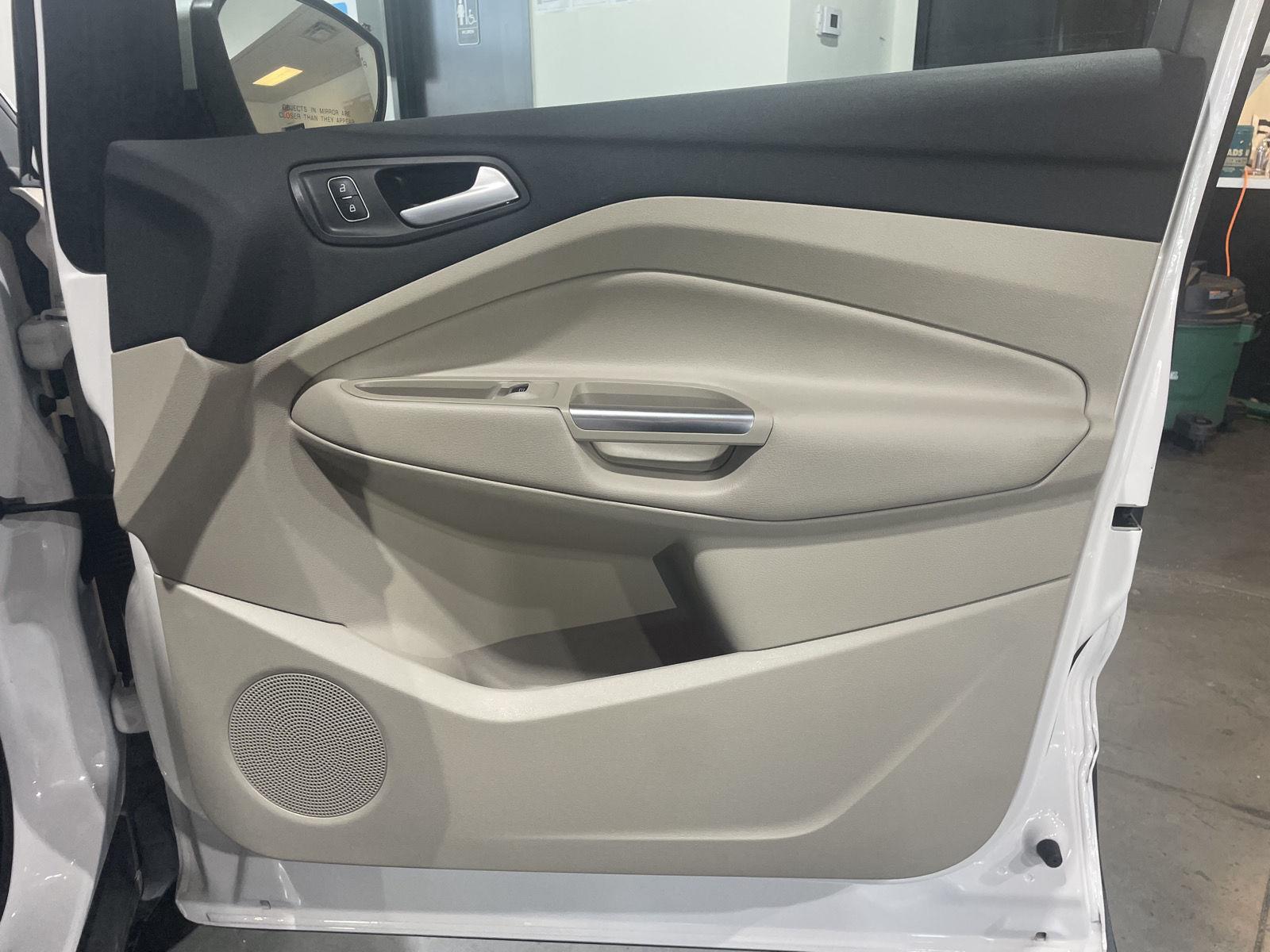 Vehicle photo 24