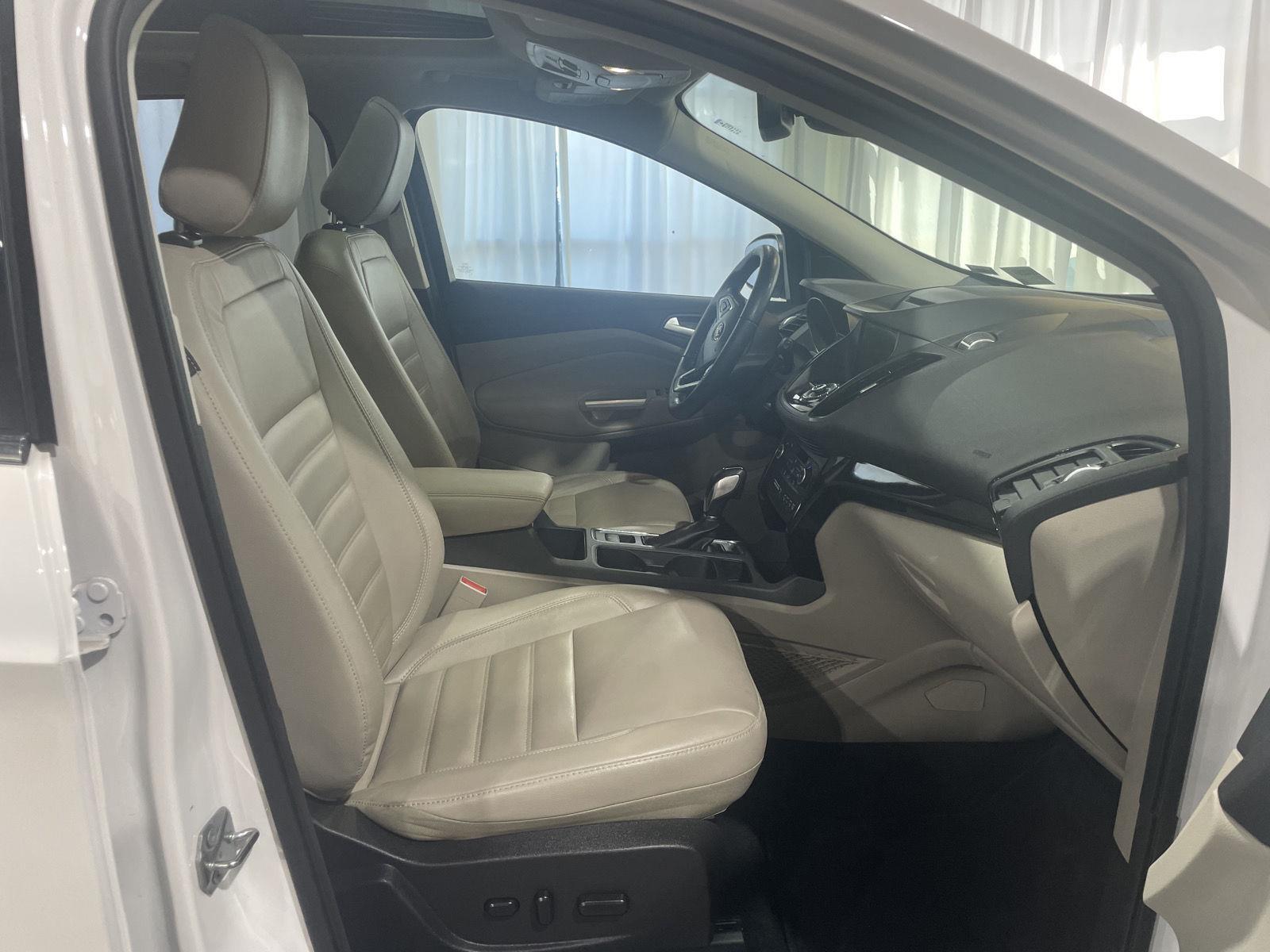 Vehicle photo 25