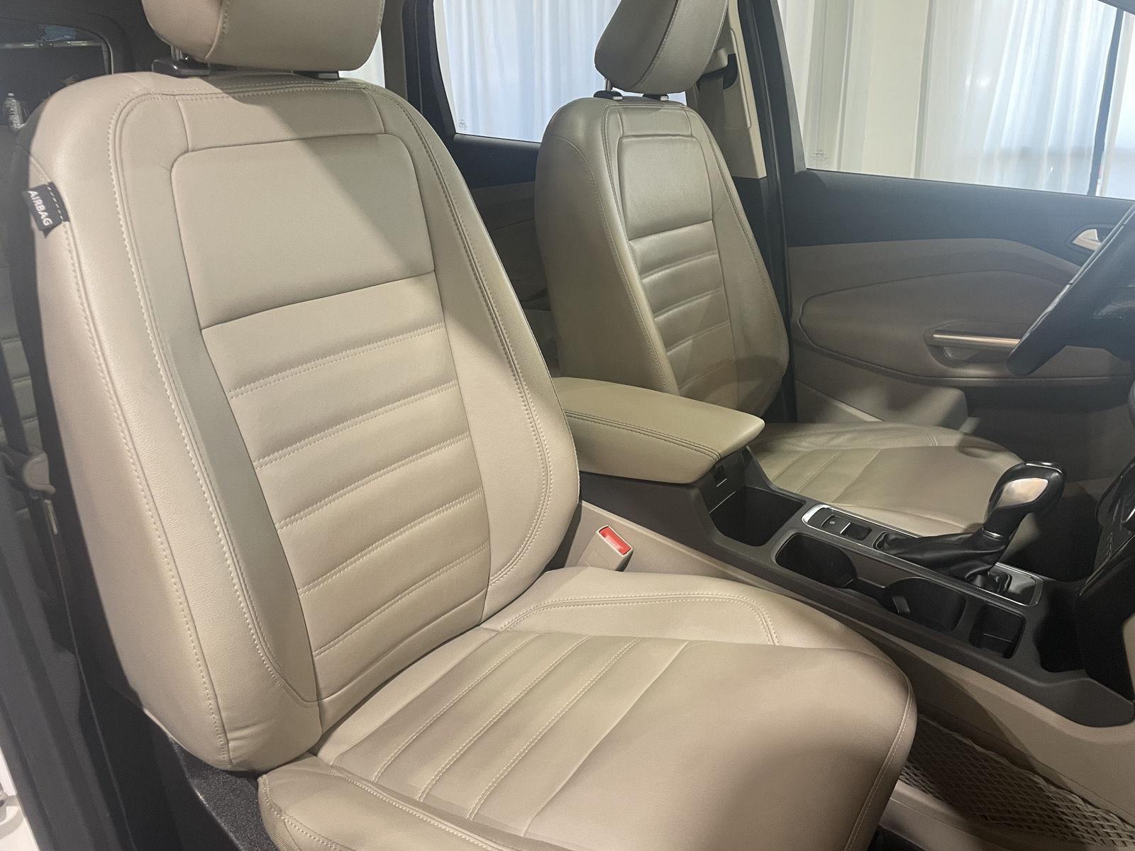Vehicle photo 26