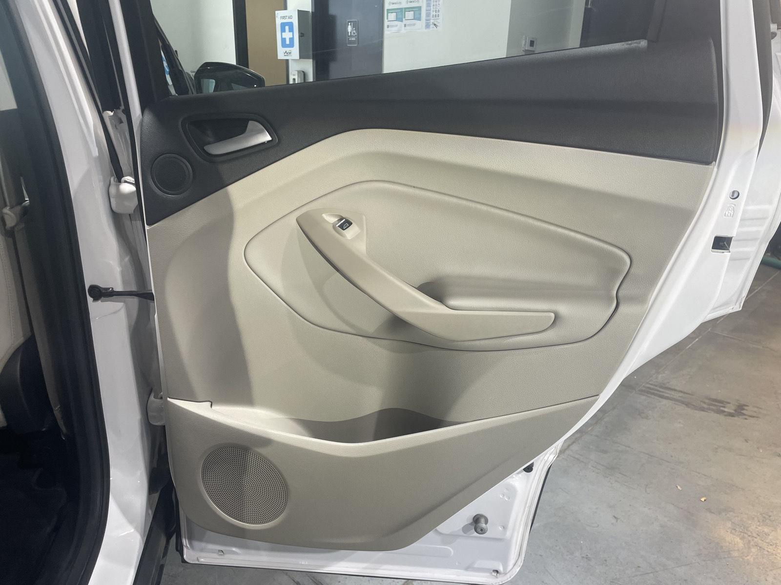 Vehicle photo 27