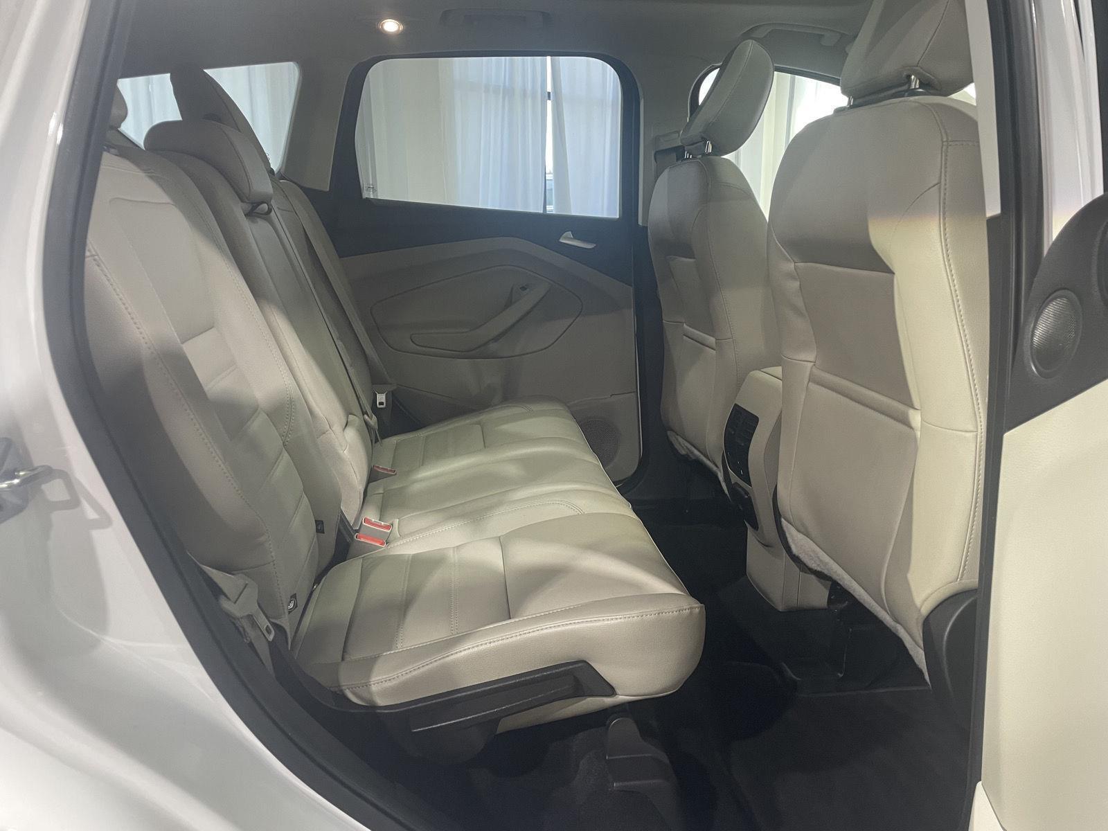 Vehicle photo 28