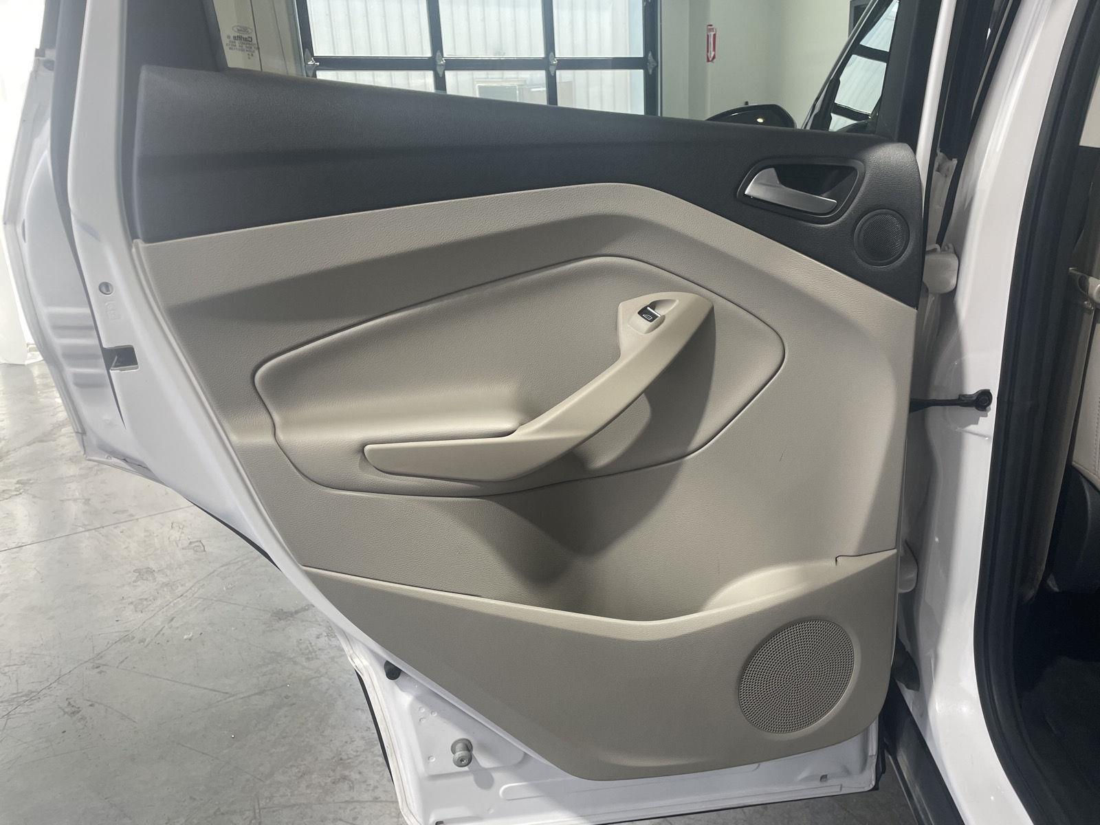Vehicle photo 29