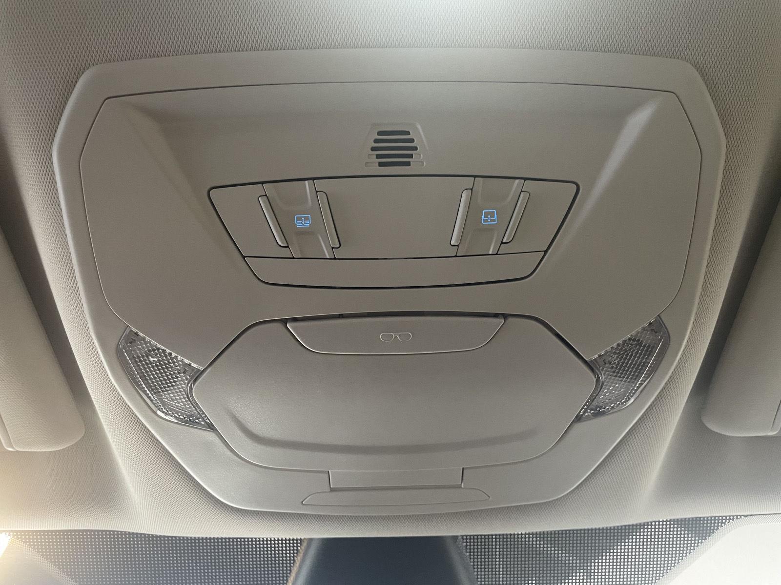 Vehicle photo 31
