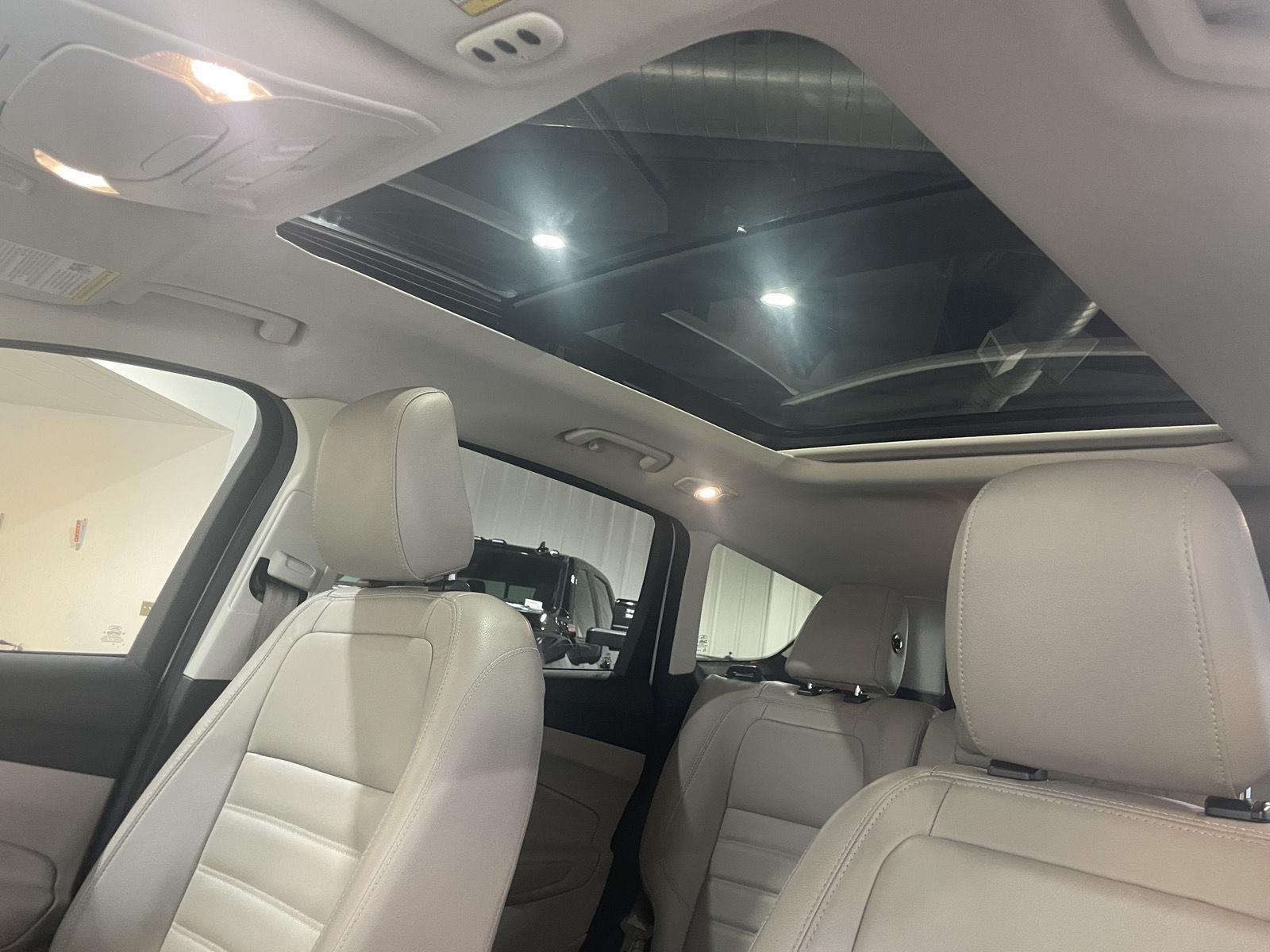 Vehicle photo 32