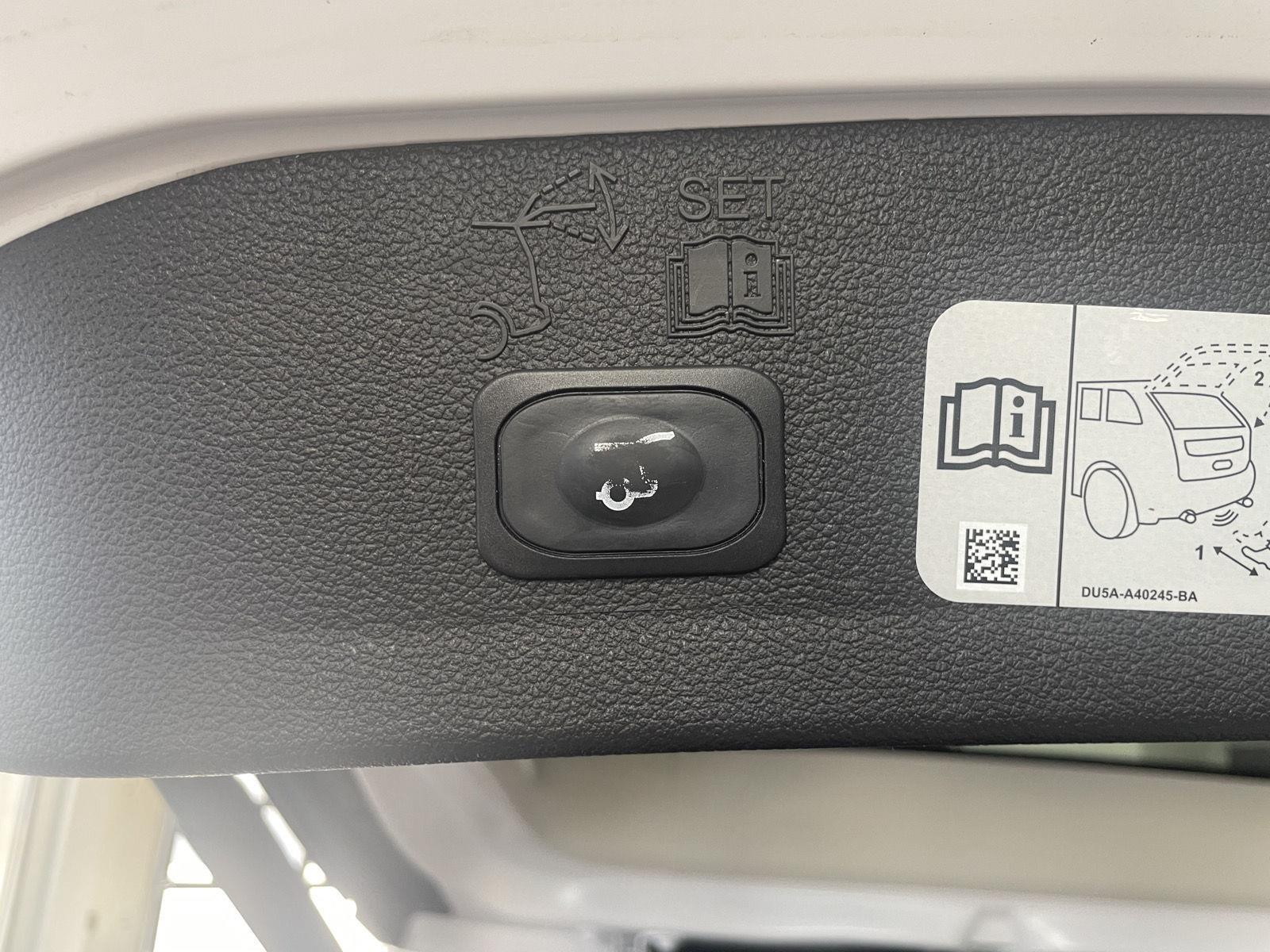 Vehicle photo 40