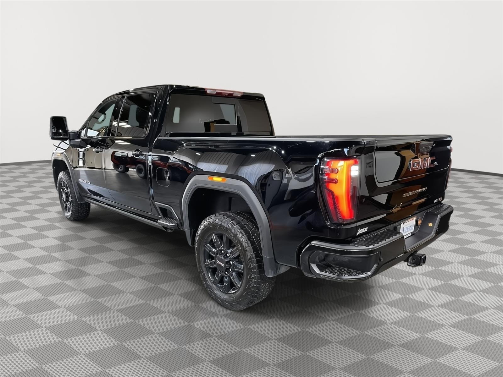 Vehicle photo 9