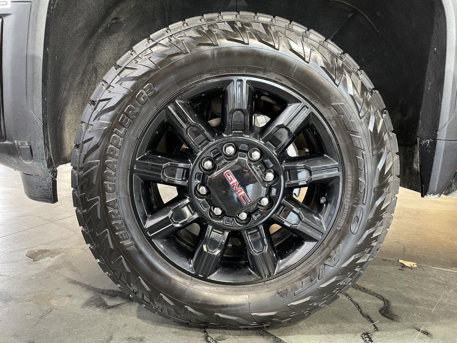 Vehicle photo 10