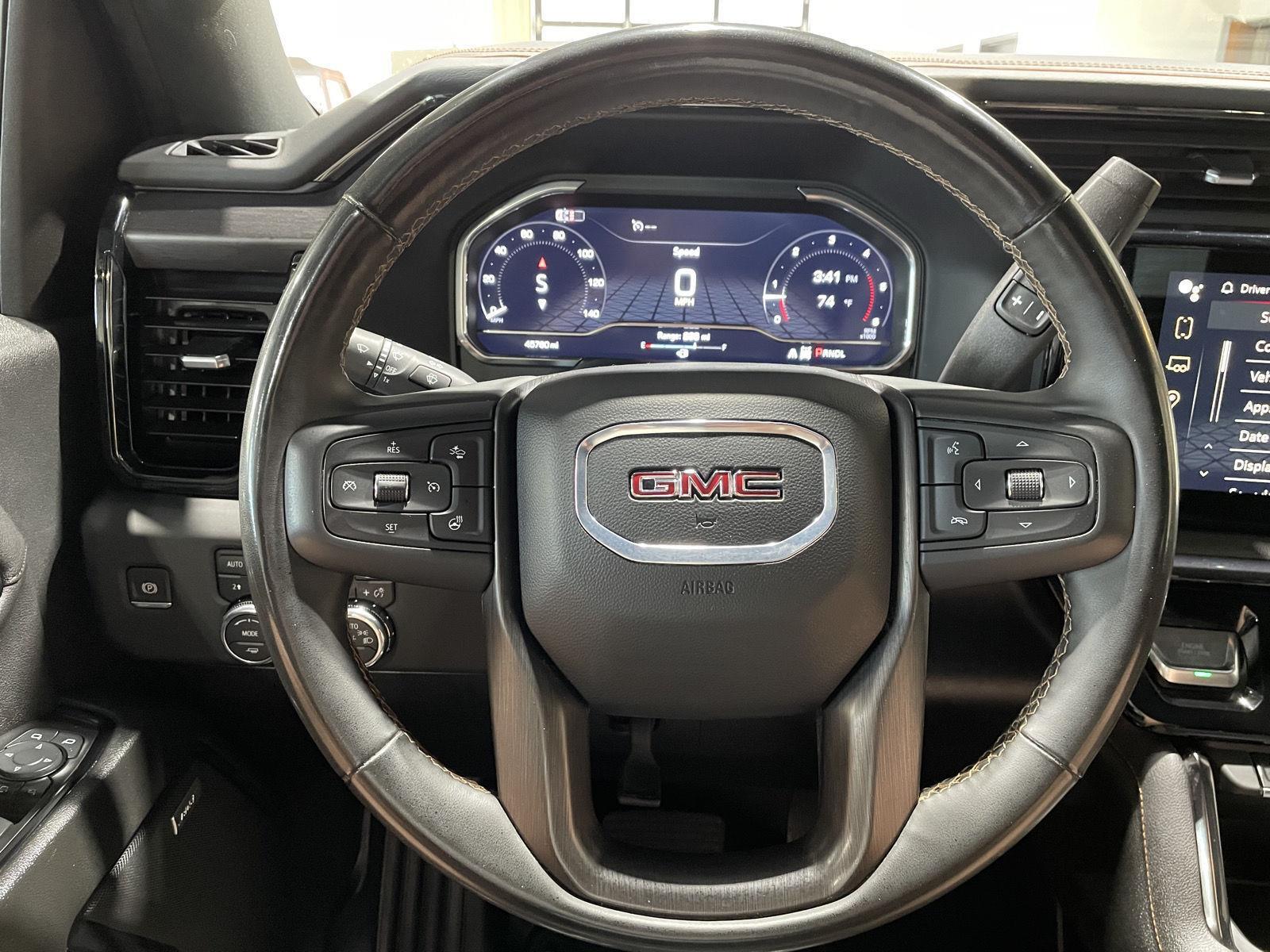 Vehicle photo 12