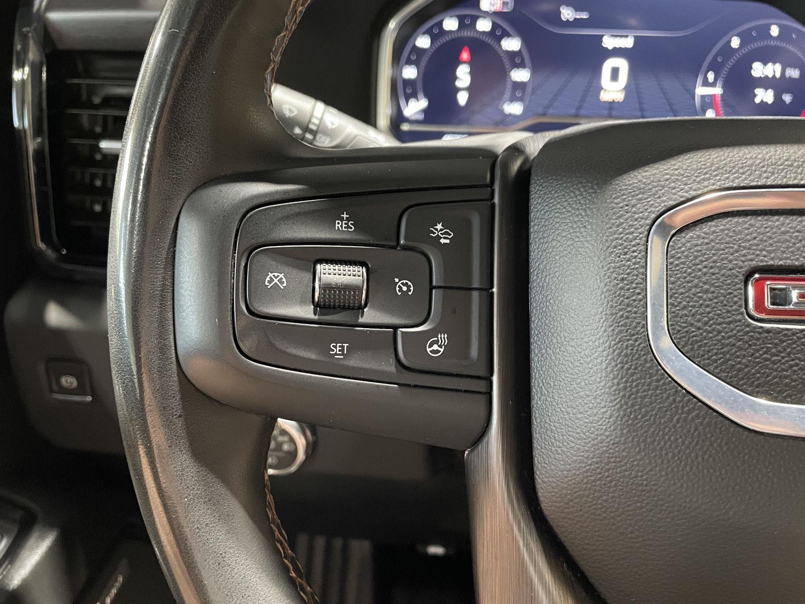 Vehicle photo 14