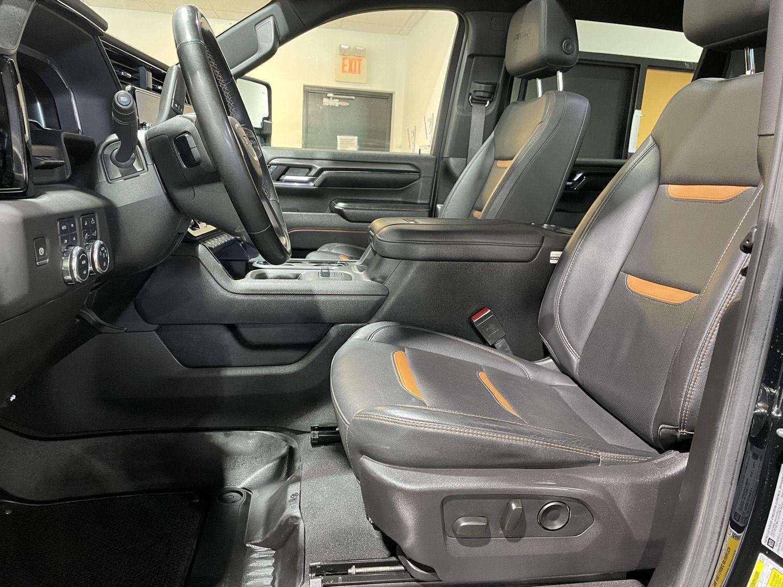 Vehicle photo 19