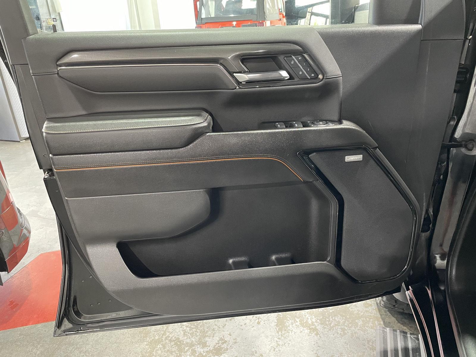 Vehicle photo 22