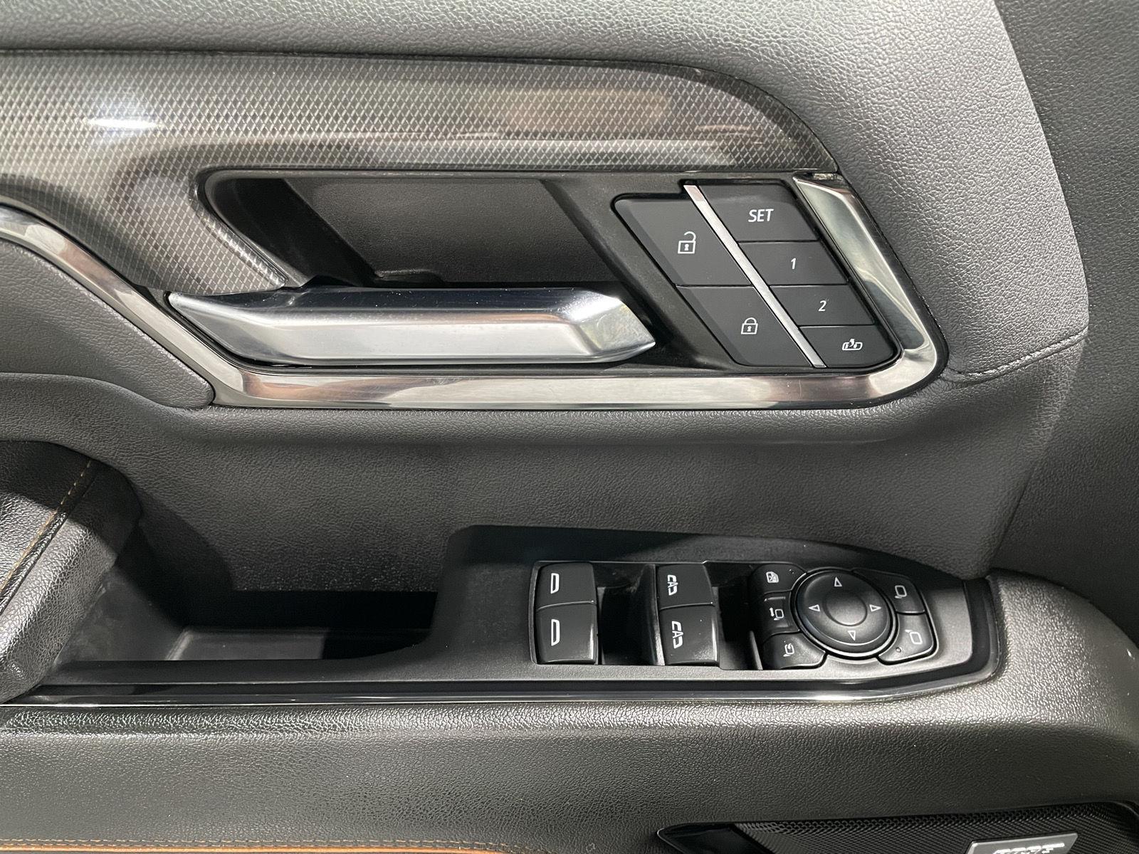 Vehicle photo 23