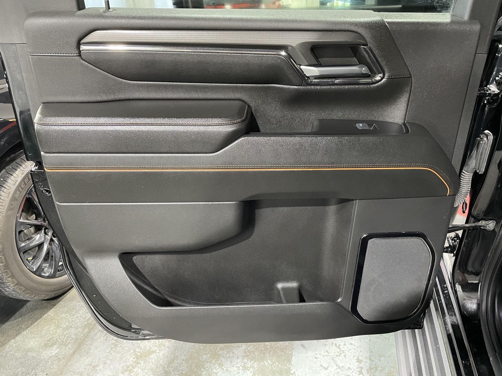 Vehicle photo 24