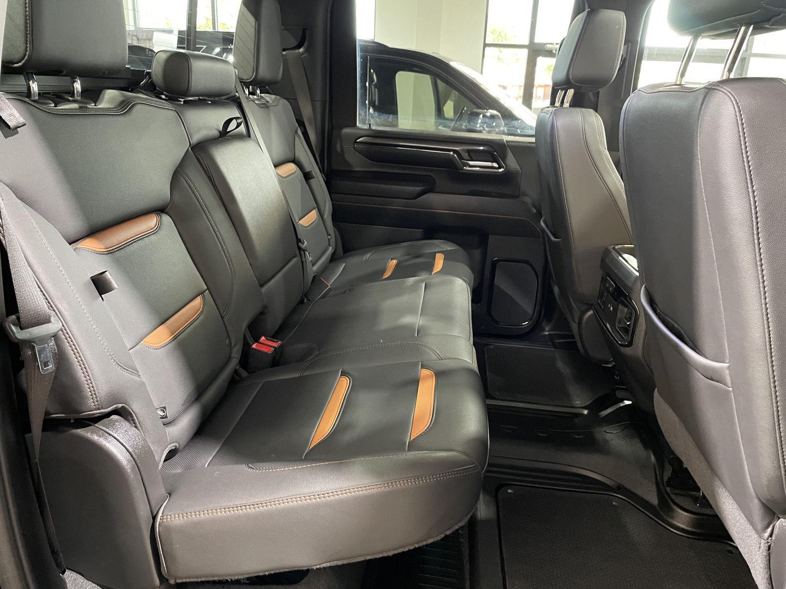 Vehicle photo 26