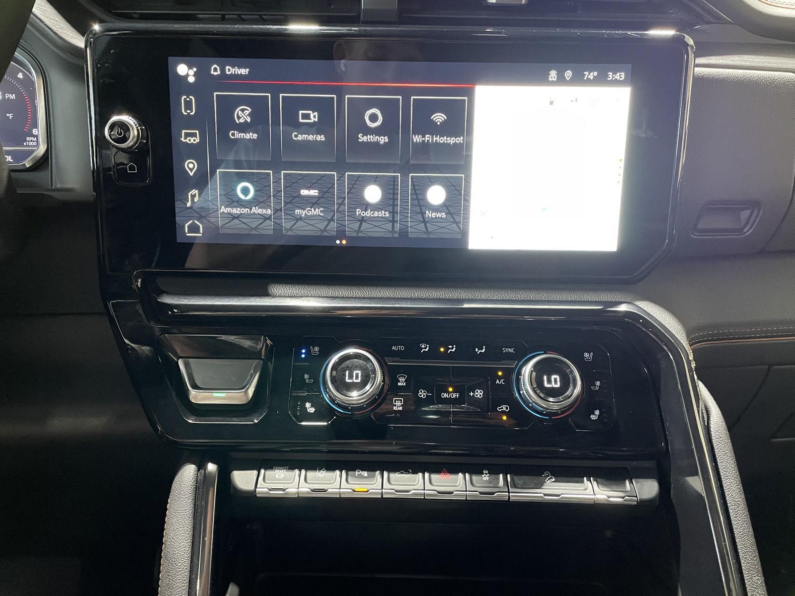 Vehicle photo 32