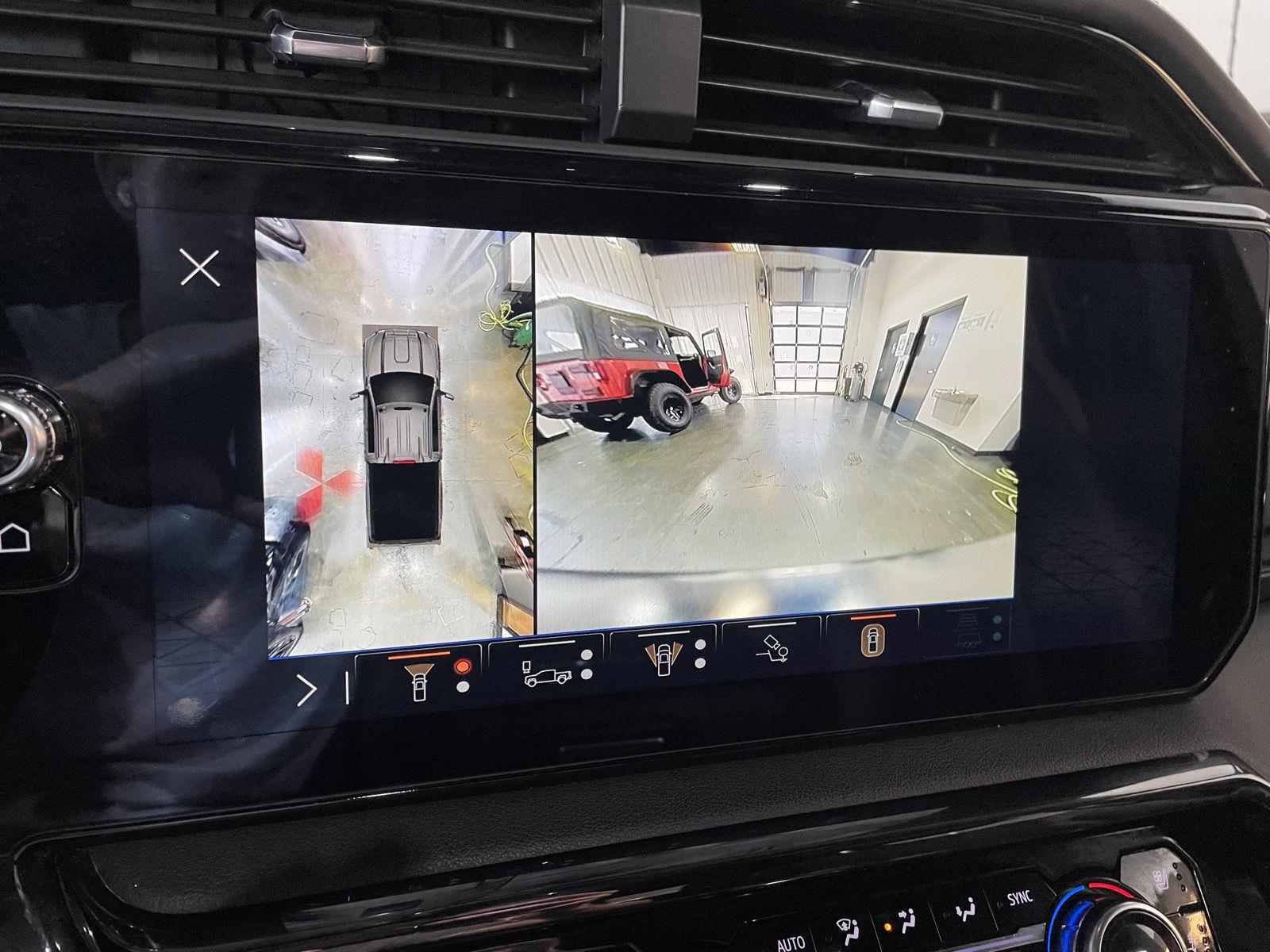 Vehicle photo 33