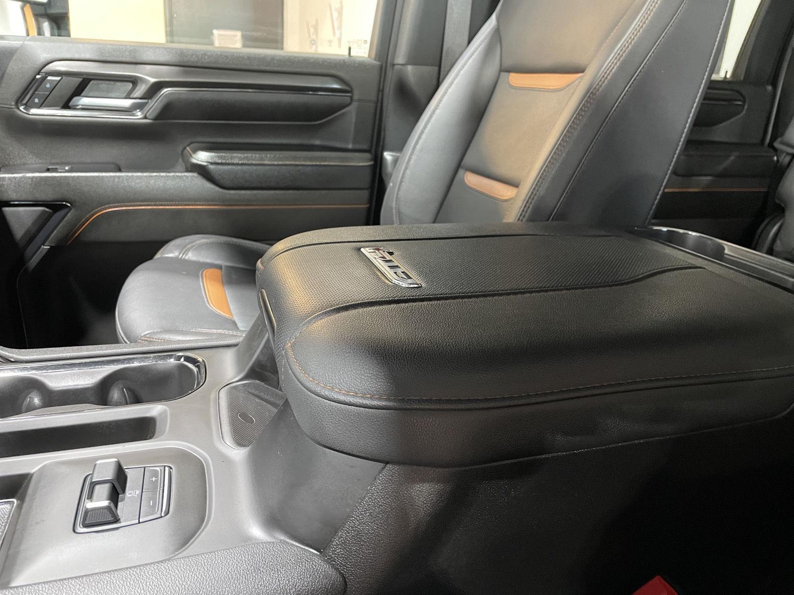 Vehicle photo 38