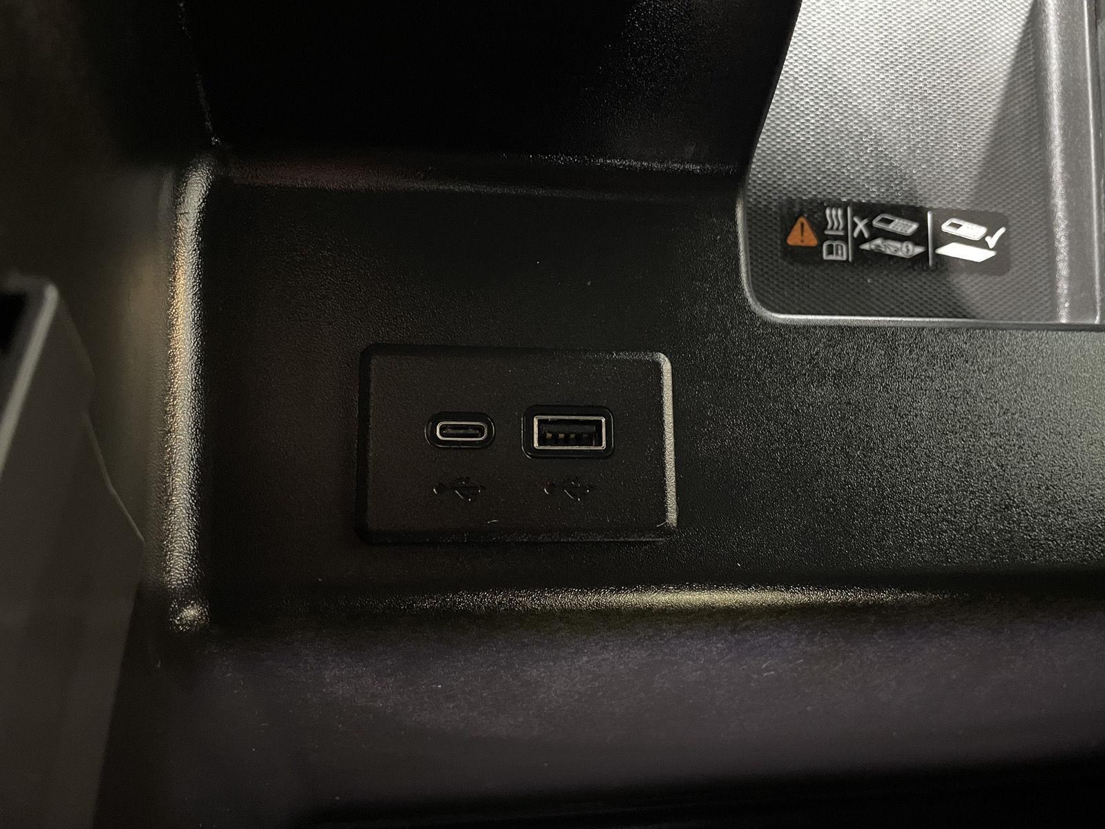 Vehicle photo 40