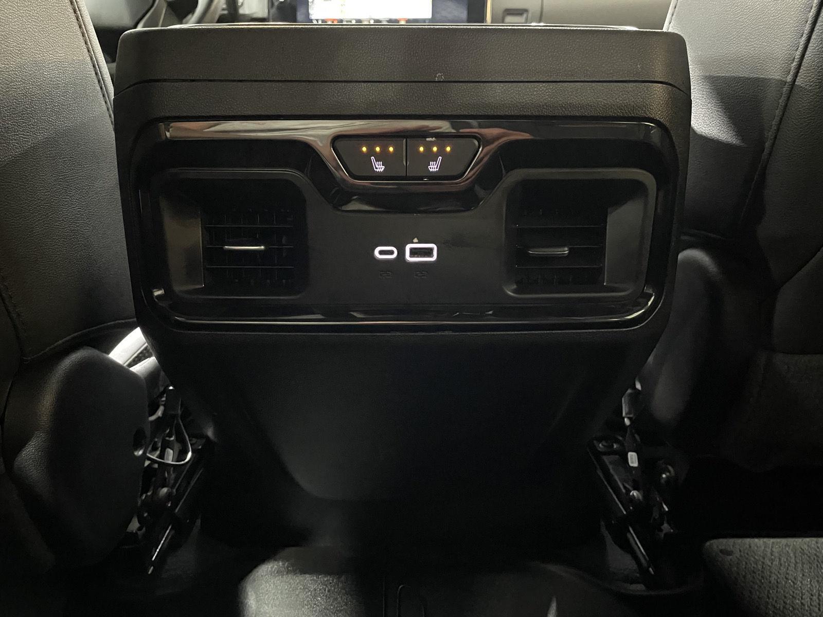 Vehicle photo 41