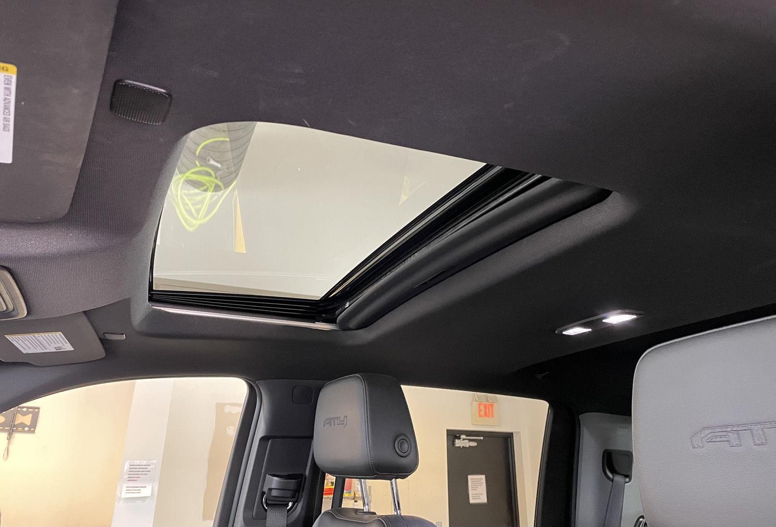 Vehicle photo 43