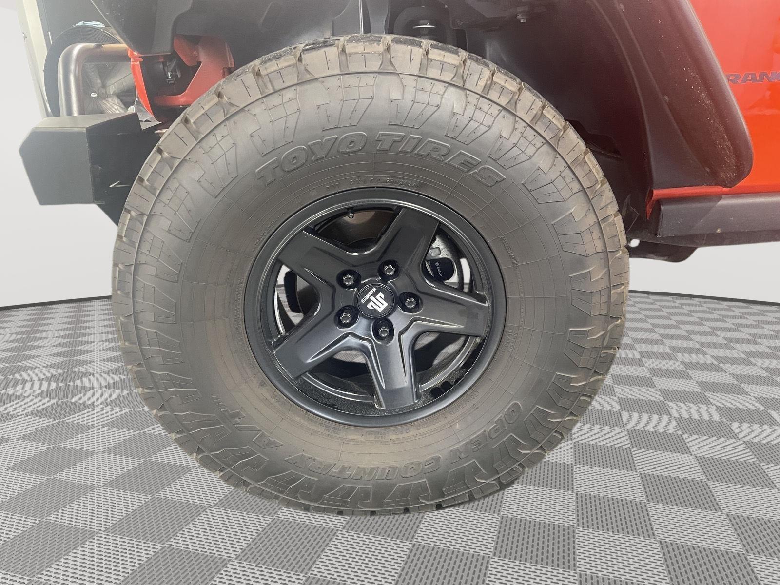 Vehicle photo 8