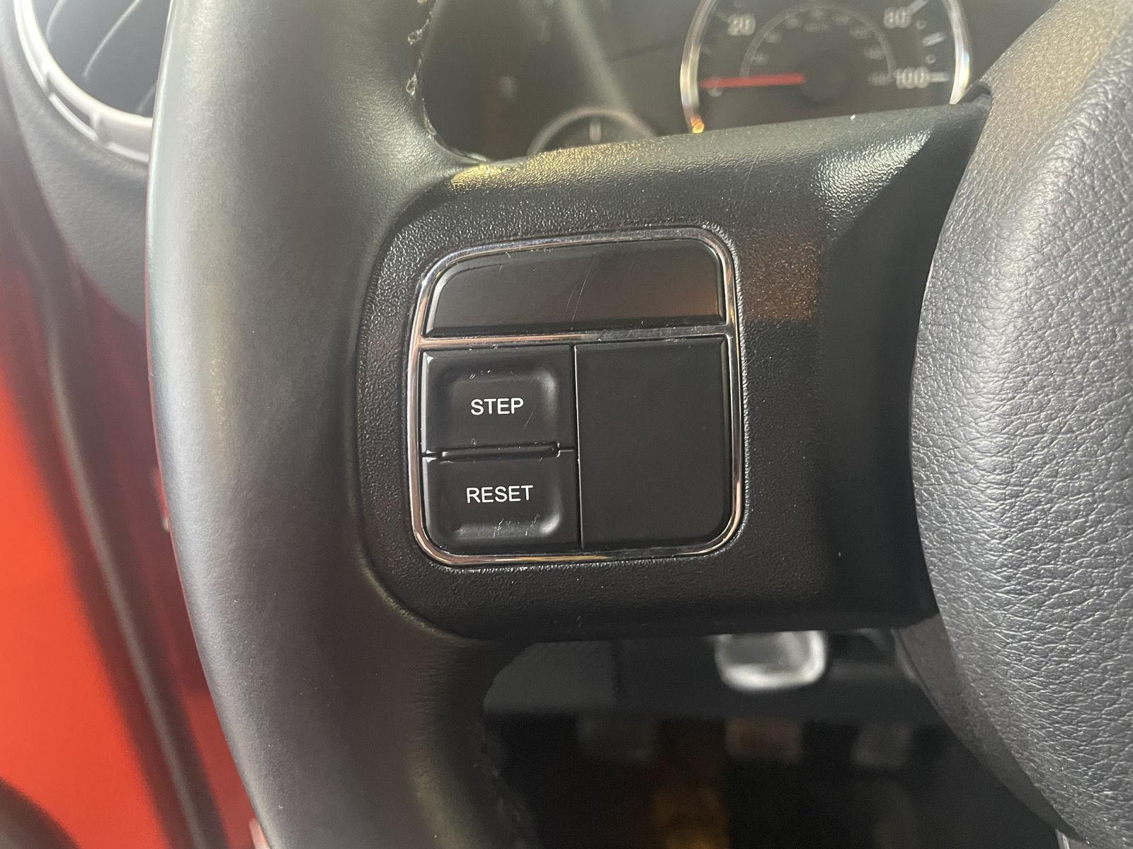 Vehicle photo 12