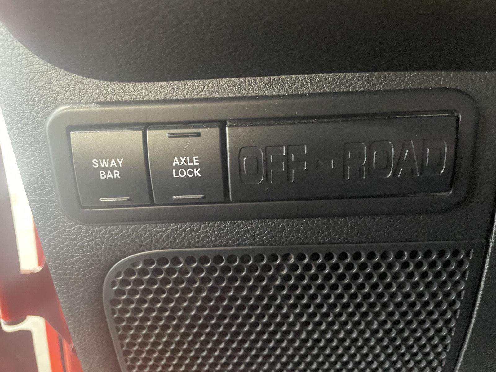 Vehicle photo 14