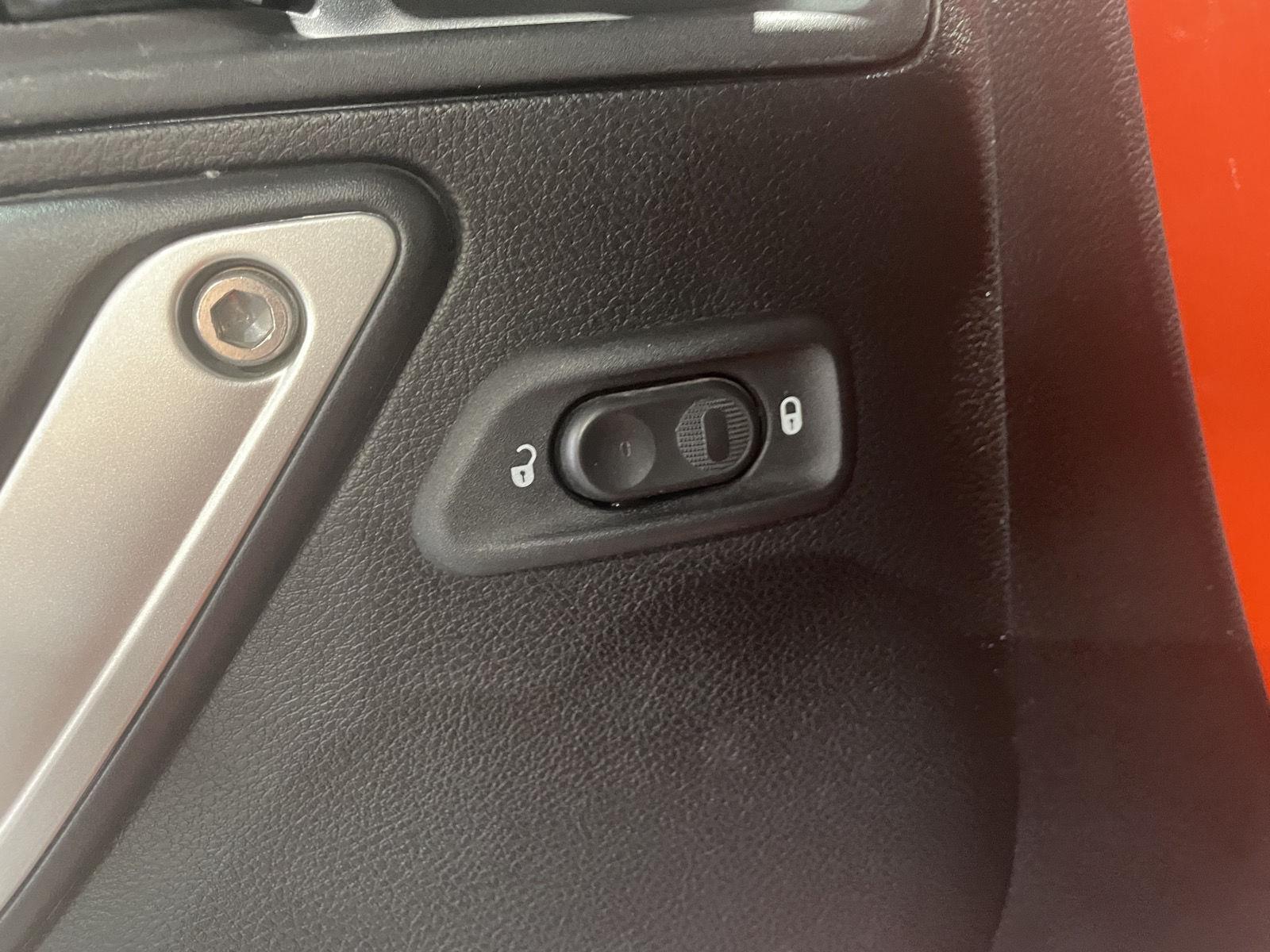 Vehicle photo 16