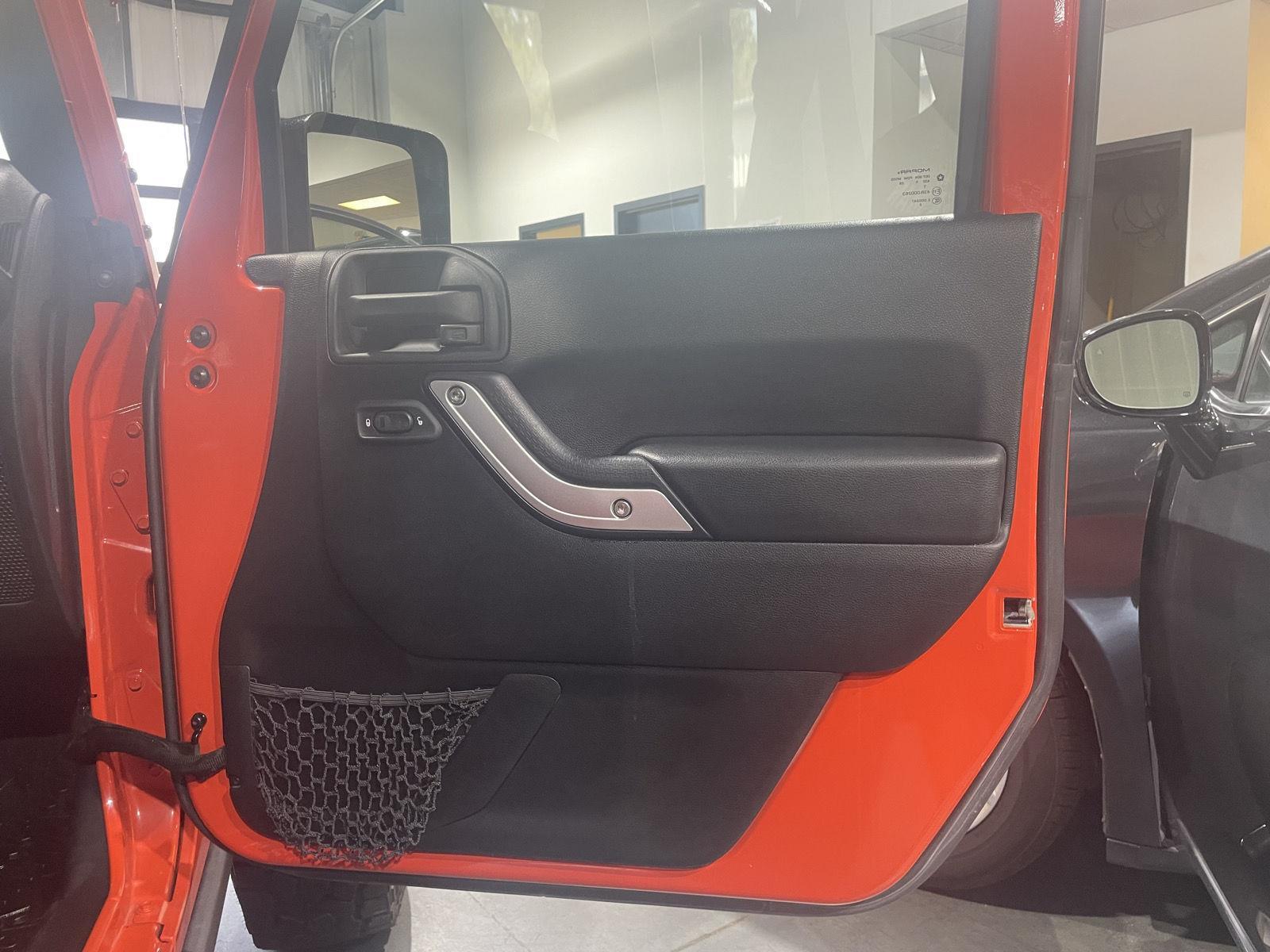 Vehicle photo 19