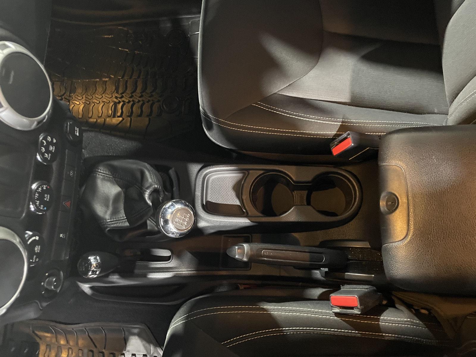 Vehicle photo 23
