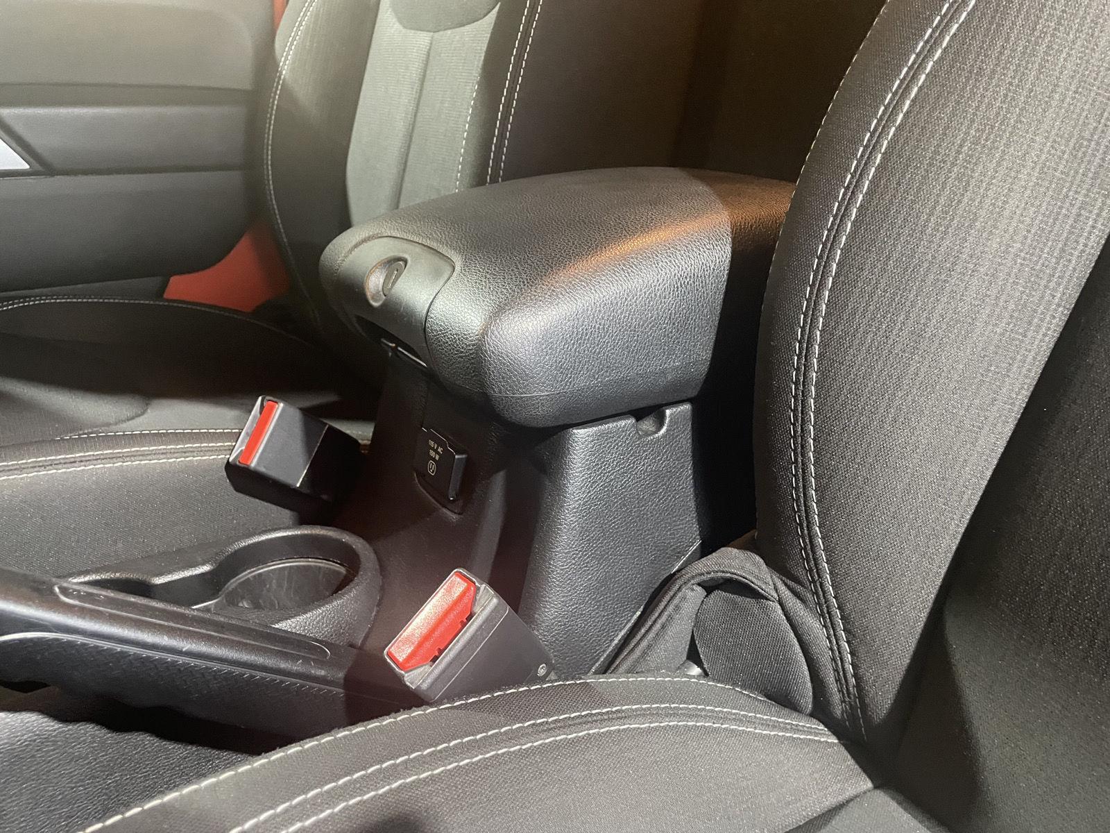 Vehicle photo 25