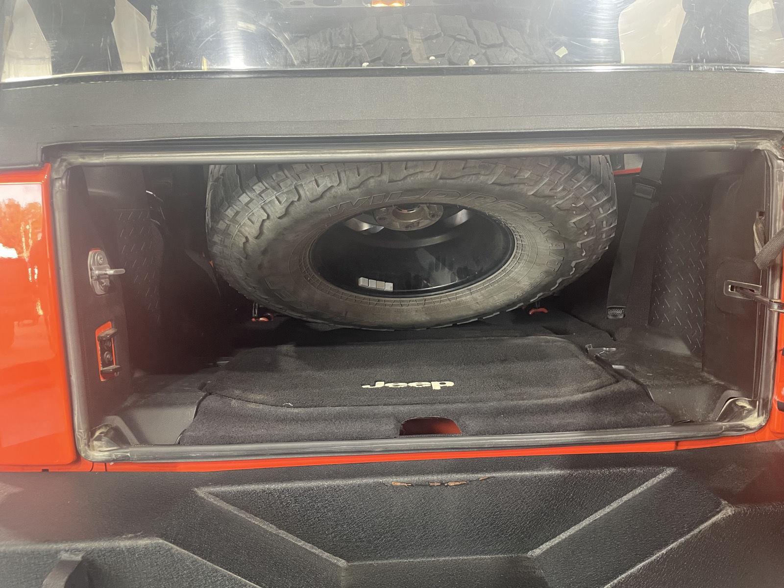 Vehicle photo 26