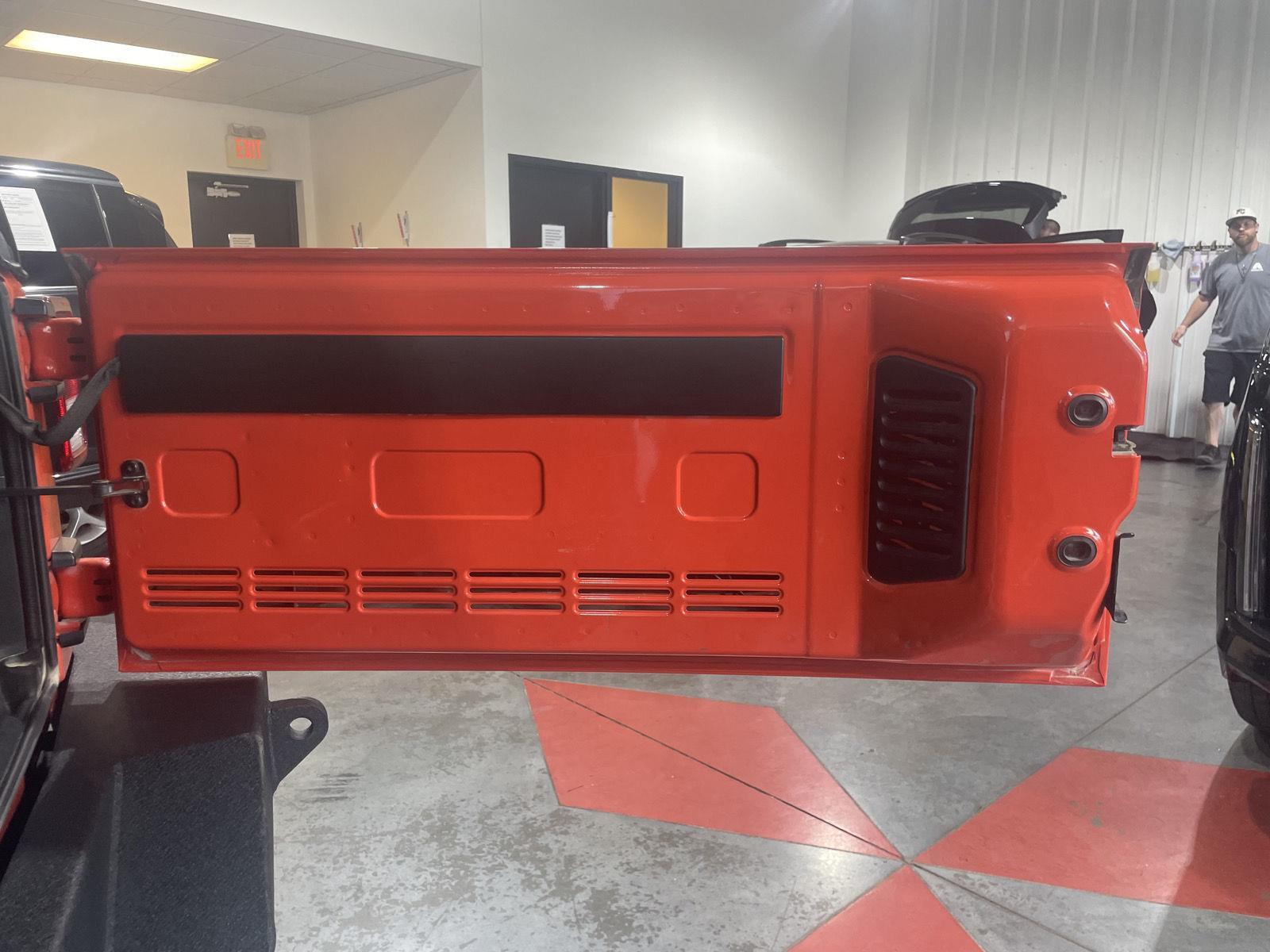 Vehicle photo 27