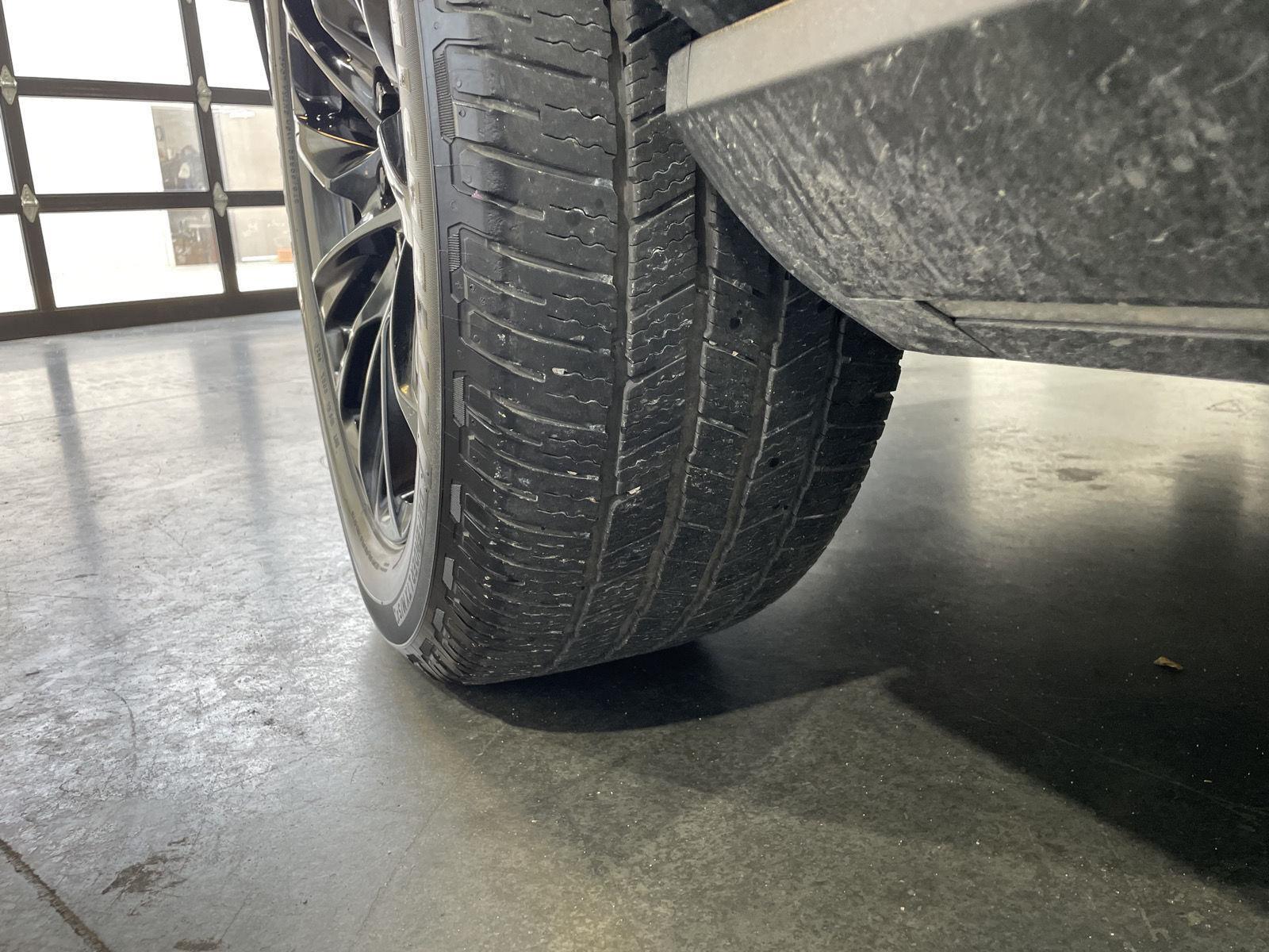 Vehicle photo 11