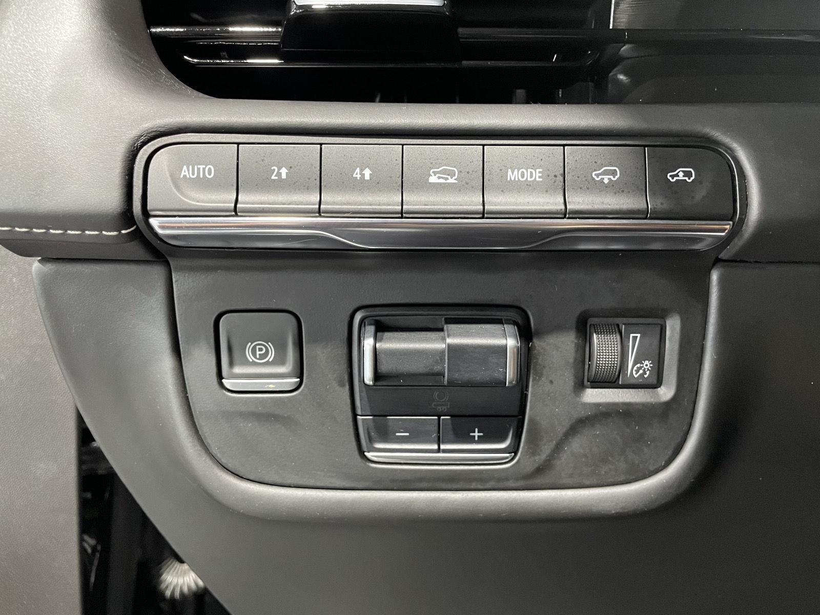 Vehicle photo 16