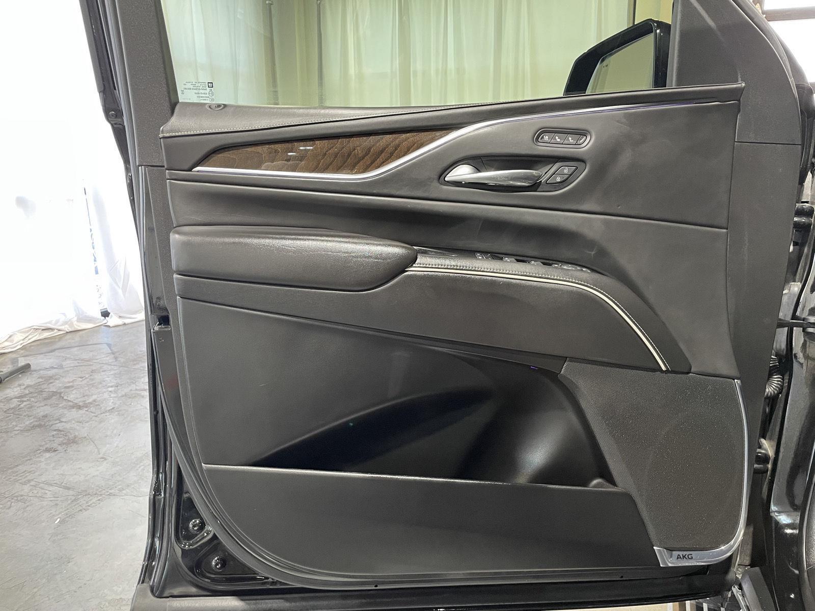 Vehicle photo 17