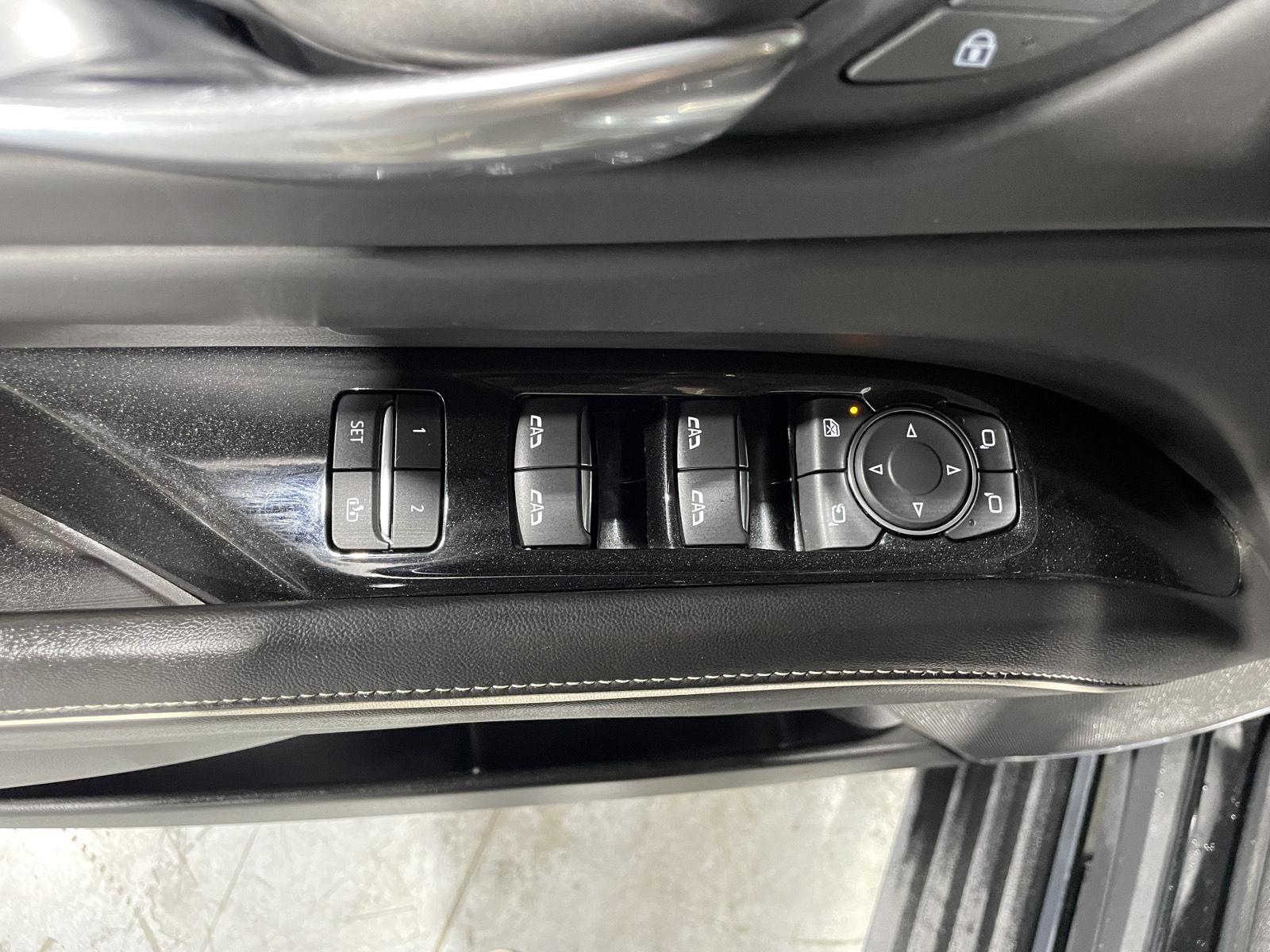 Vehicle photo 18