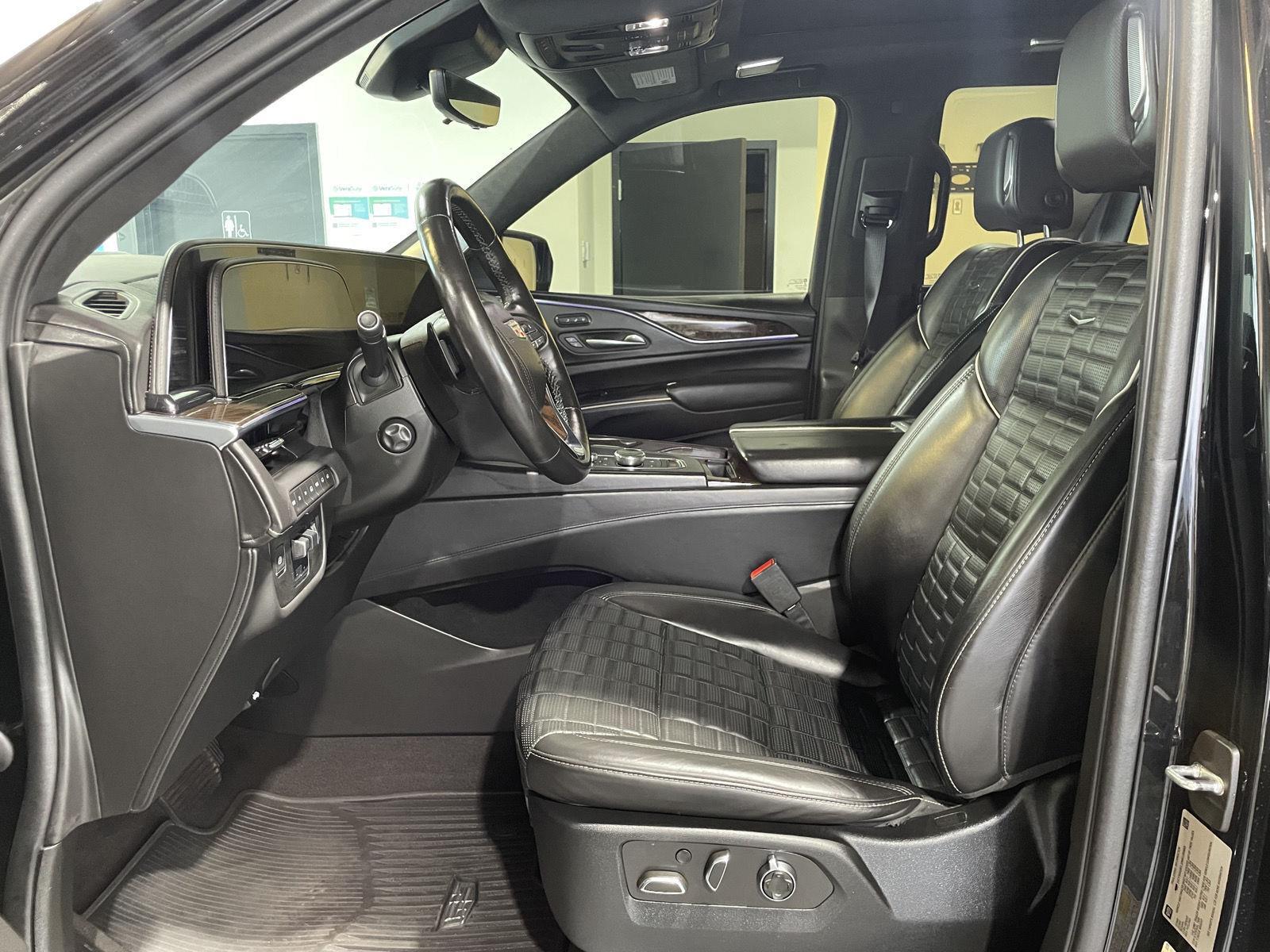Vehicle photo 19
