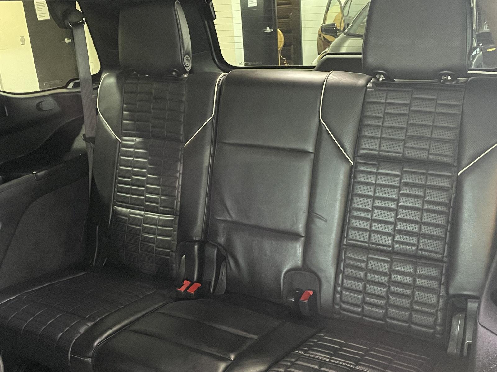 Vehicle photo 24
