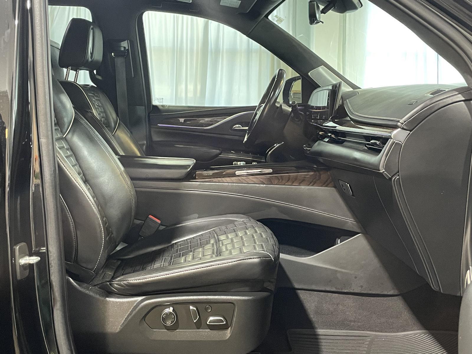 Vehicle photo 28