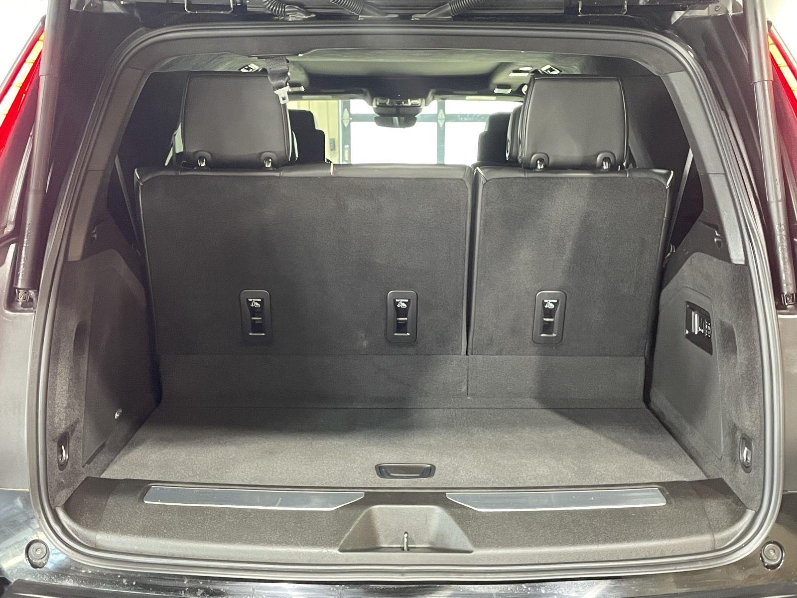 Vehicle photo 33