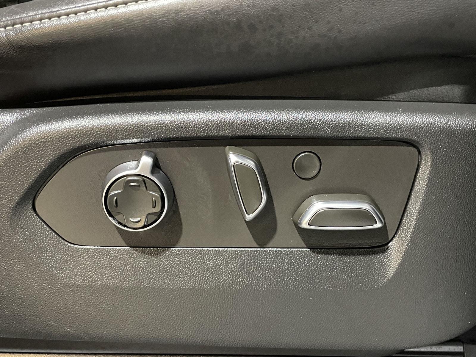 Vehicle photo 36
