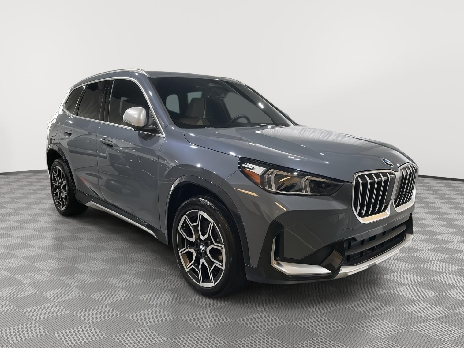 Vehicle photo 5