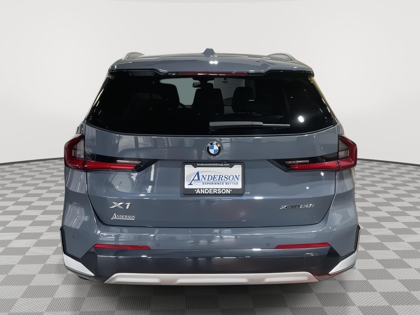 Vehicle photo 8