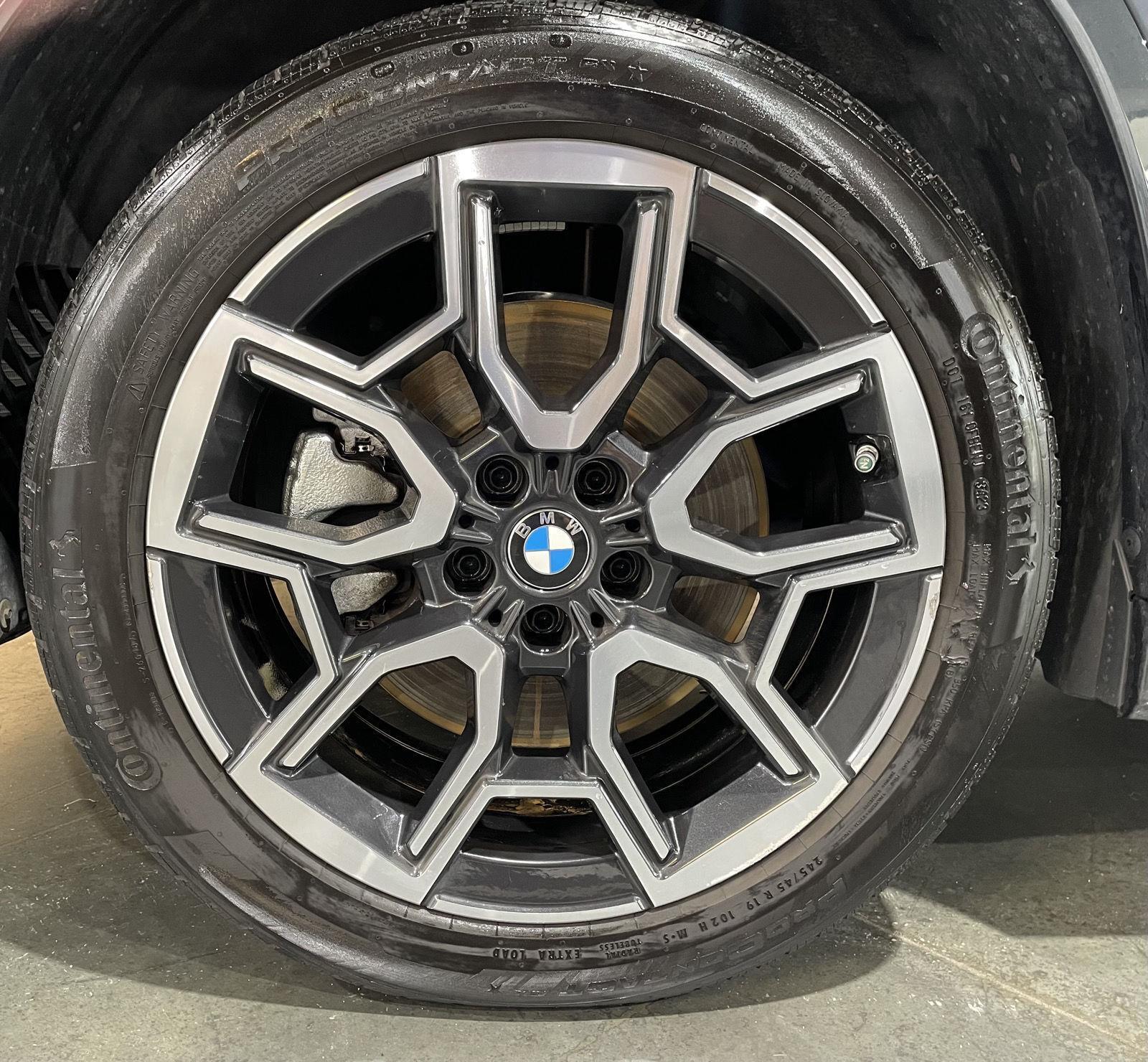Vehicle photo 10