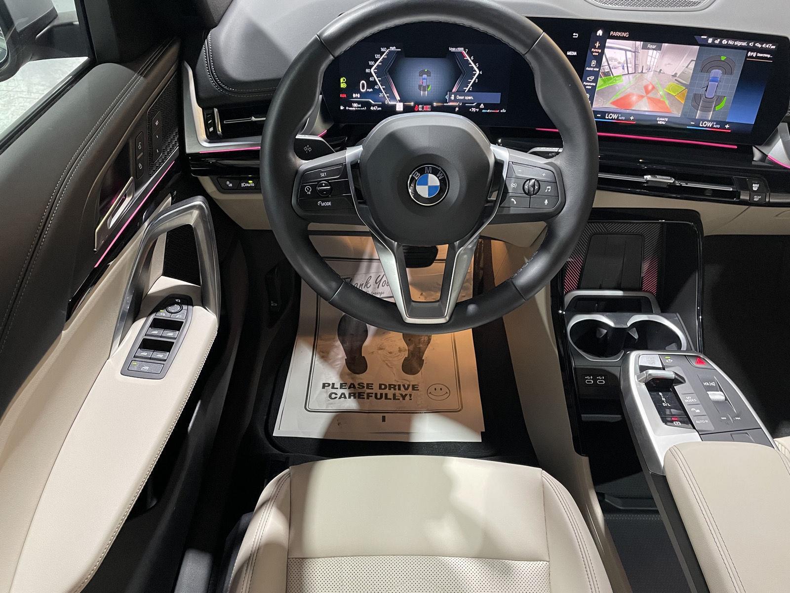 Vehicle photo 17