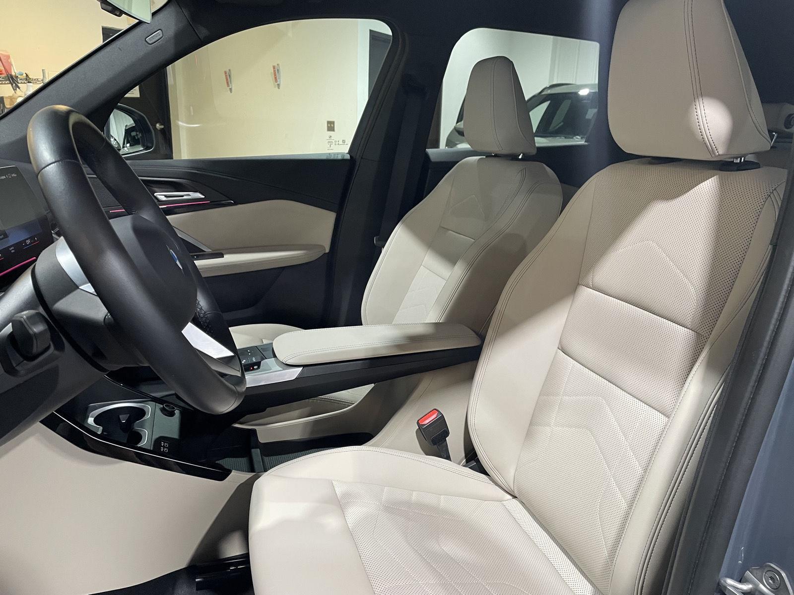 Vehicle photo 19