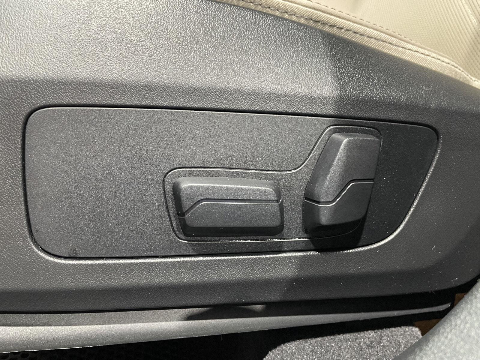 Vehicle photo 20