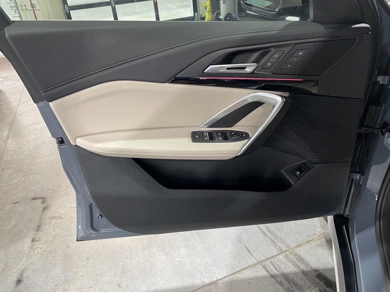 Vehicle photo 21