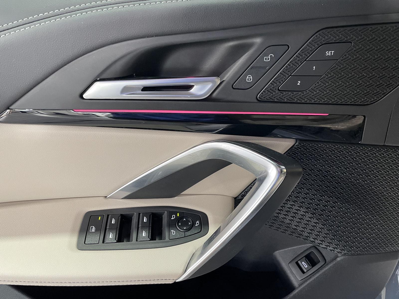 Vehicle photo 22